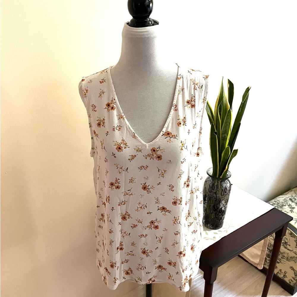 Elie Tahari~Blouse~Size XL~Sleeveless~Floral Print~V-Neck~White with Orange